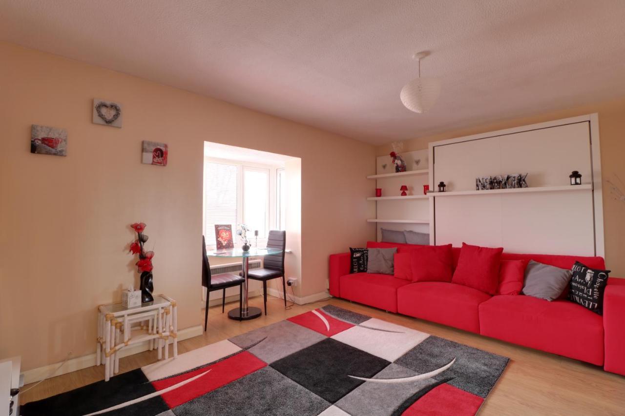 Luxury Studio Apartment Northolt  Exterior photo